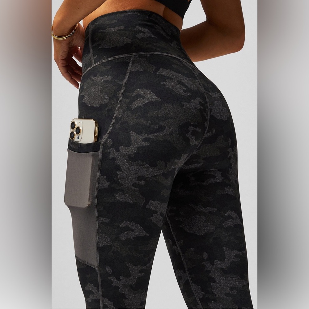 BNWT $85 On-The-Go PowerHold® High-Waisted Legging Sz S